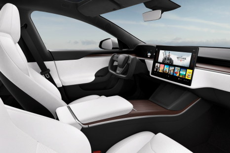 Tesla Model S, Model X get tilting screen