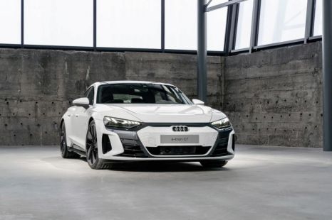 2022 Audi e-tron GT electric car delayed