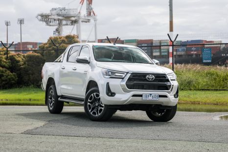 2021 Toyota HiLux SR5+ manual review