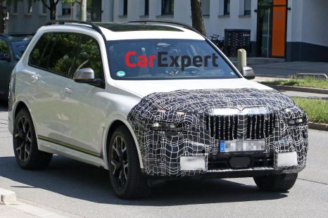 2022 BMW X7 spied testing