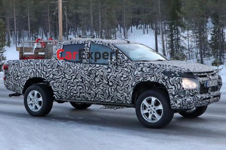 Bigger next-generation 2023 Mitsubishi Triton spied testing