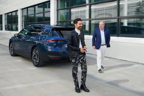 BMW i4 and iX receiving new soundtracks over-the-air