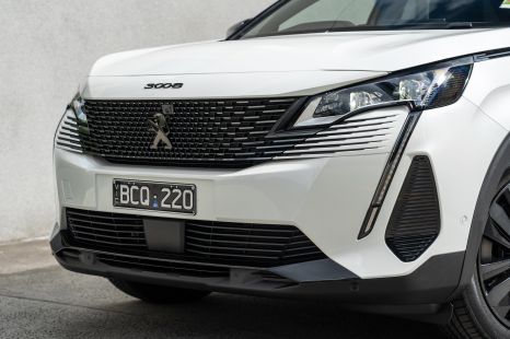Peugeot 3008, 5008 lose more features