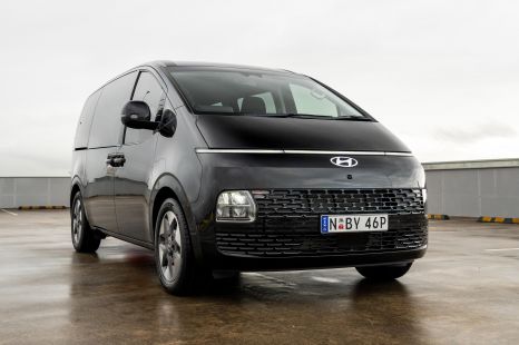 2022 Hyundai Staria V6 FWD review