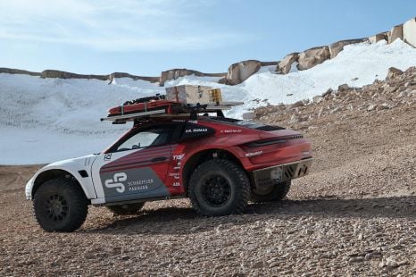 Experimental Porsche 911 off-roader scales Chilean volcano