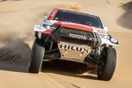 Toyota HiLux with LandCruiser petrol V6 tackles Dakar