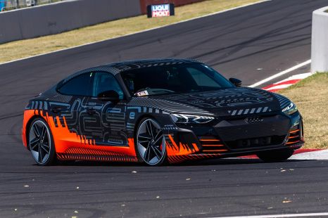 Audi RS e-tron GT EV sets Bathurst lap record