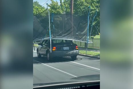 US driver shows how not to transport a trampoline