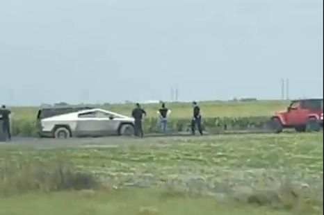 Cybertruck bogged in puddle? Ford, Jeep come to the rescue