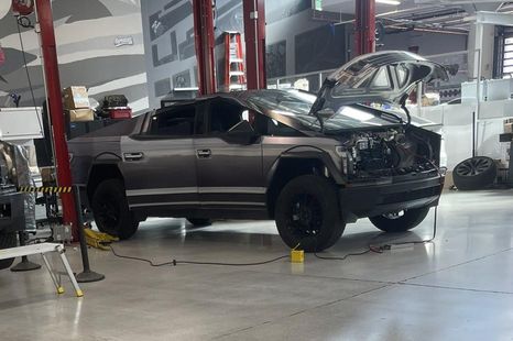 Is Tesla trolling or testing with this Cybertruck in Ford disguise?