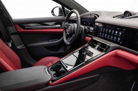 Porsche flaunts Panamera's high-tech new interior