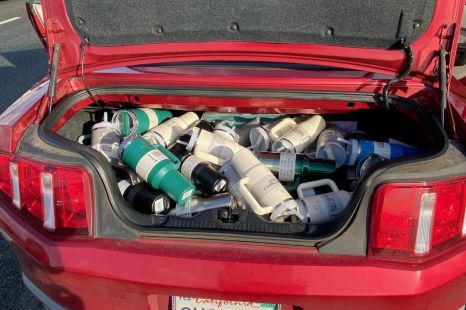 Thief shows how many Stanley cups can fit in a Ford Mustang