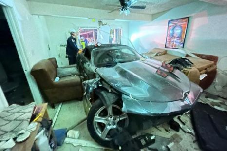 Chevrolet Camaro does best Mustang impression in serious Florida crash