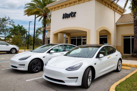 Hertz charges Tesla renter for more than $400 of petrol
