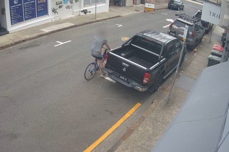 Cyclist repeatedly damages several cars in Brisbane keying sprees