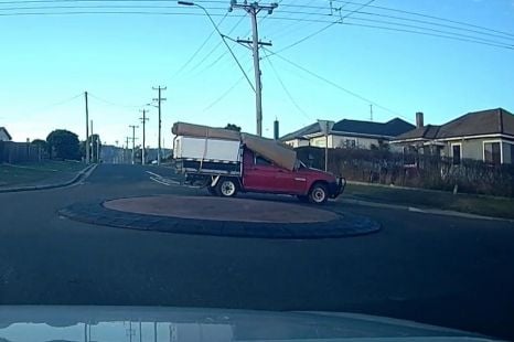 Dashcam shows how not to secure a load on your ute