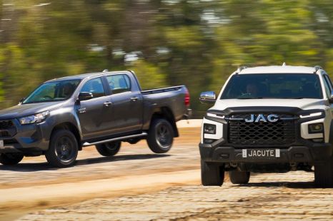 2025 JAC T9 vs Toyota HiLux comparison: Durability test