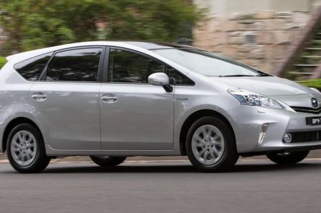 2013 Toyota Prius V i-TECH HYBRID owner review