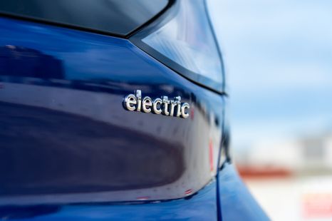 Electric vehicle sales growing in Australia, but emissions progress is slow