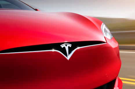Tesla returns small Q1 profit