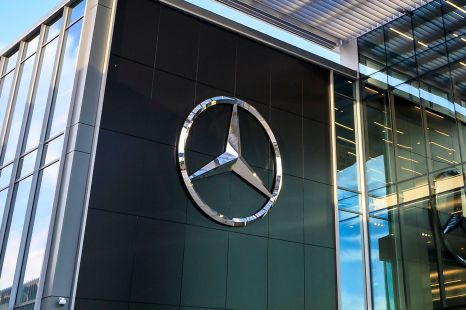 Mercedes-Benz convinces European dealers to adopt agency model