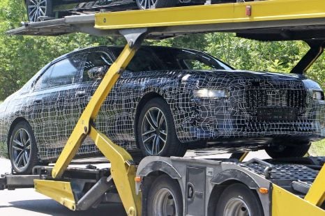 2022 BMW i7 spied for the first time