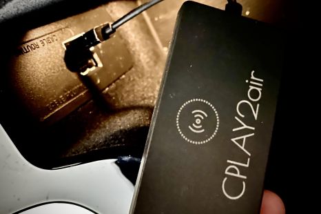 Gadget test: Making CarPlay wireless