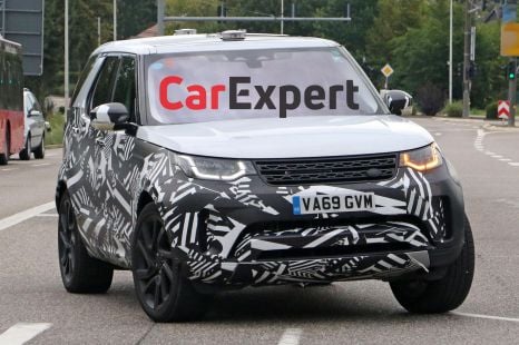 2021 Land Rover Discovery facelift interior spied