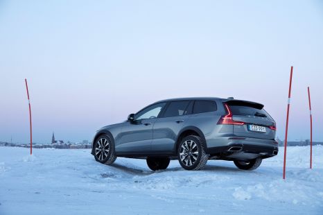 2021 Volvo V60 Cross Country replacing V60 wagon