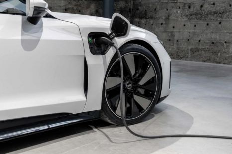 Podcast: E-Tron GT revealed, Defender EV conversions, new Q5 driven