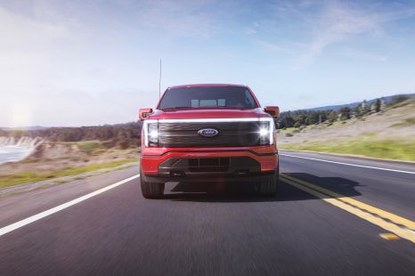 Ford F-150 Lightning electric pickup passes 160,000 reservations