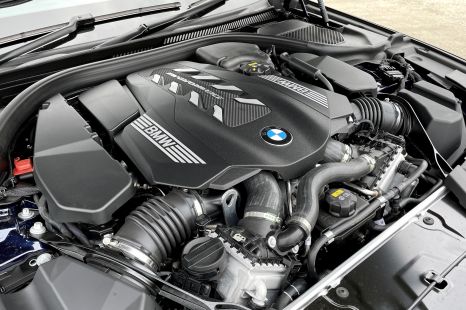 BMW won't scrap internal-combustion engines soon - report