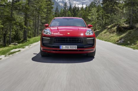 Porsche planning three-row crossover - report
