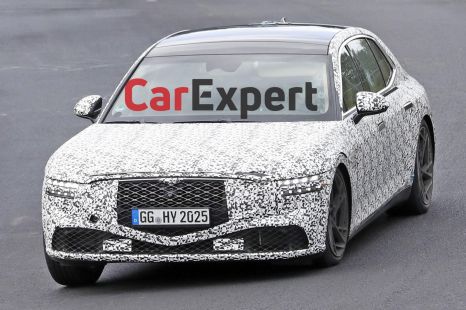 2022 Genesis G90 spied with less camouflage