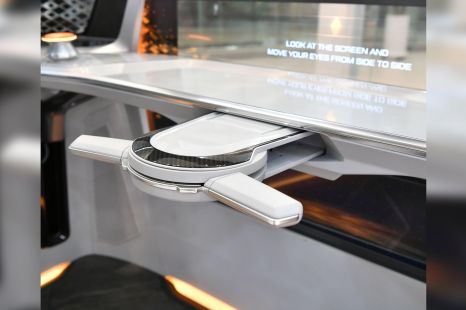 Hyundai Mobis shows off folding steering wheel