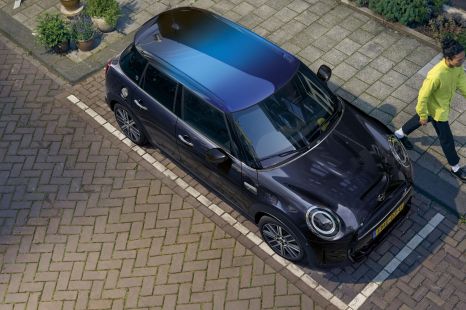 Mini debuts Multitone gradient roof option