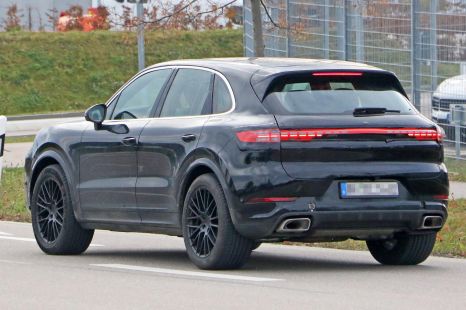 2022 Porsche Cayenne facelift spied again