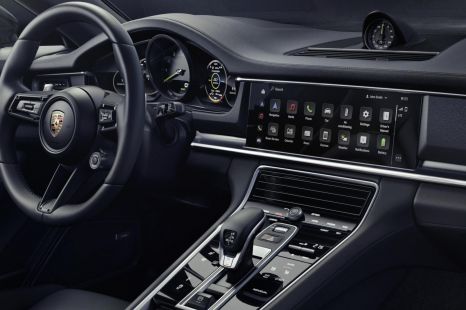 Porsche adds wireless Android Auto in infotainment update