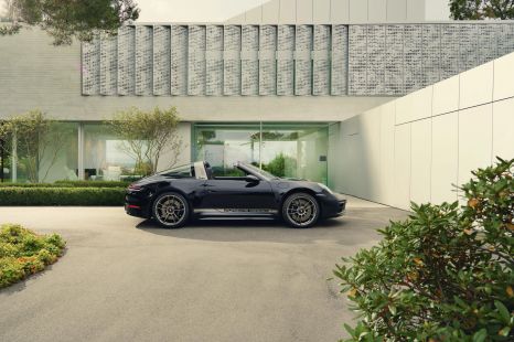 Porsche 911 Targa: Porsche Design 50th Anniversary Edition special priced