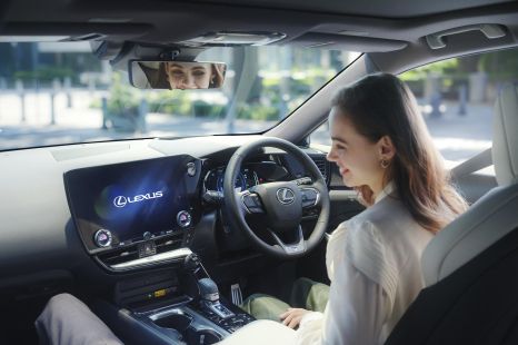 Lexus launches remote smartphone app