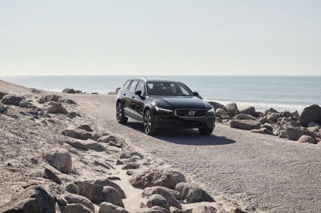 2023 Volvo S60 and V60 update revealed, here mid-year