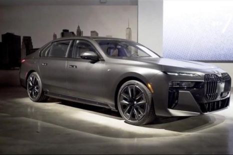 2023 BMW i7 interior and exterior leaked