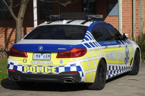 Cop charged with dangerous driving while racing to colleague's aid cleared in court