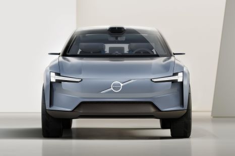 Volvo boss: Autonomous cars a ‘long way off’, and people know it