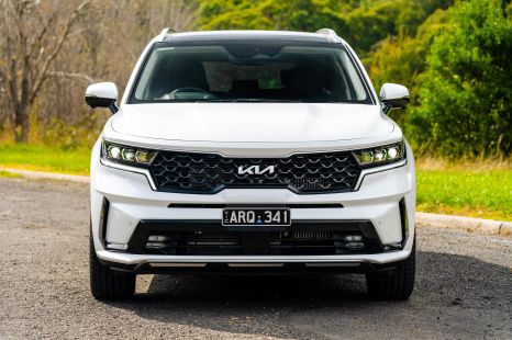 Kia Sorento sets all-time sales record, but hybrid orders close