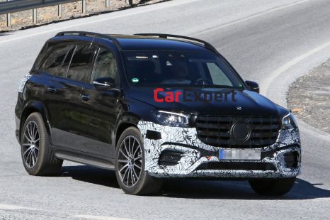 Mercedes-Benz GLS facelift spied