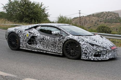 Lamborghini holding 3000 orders for Aventador successor - report