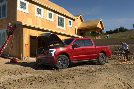 Mystery battery issue pauses Ford F-150 Lightning production