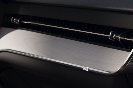 2023 Volvo EX90 interior teased