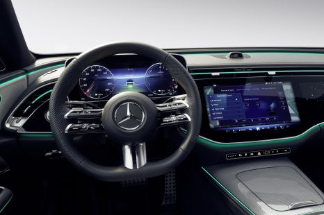 How much Mercedes-Benz earned from subscriptions in 2022